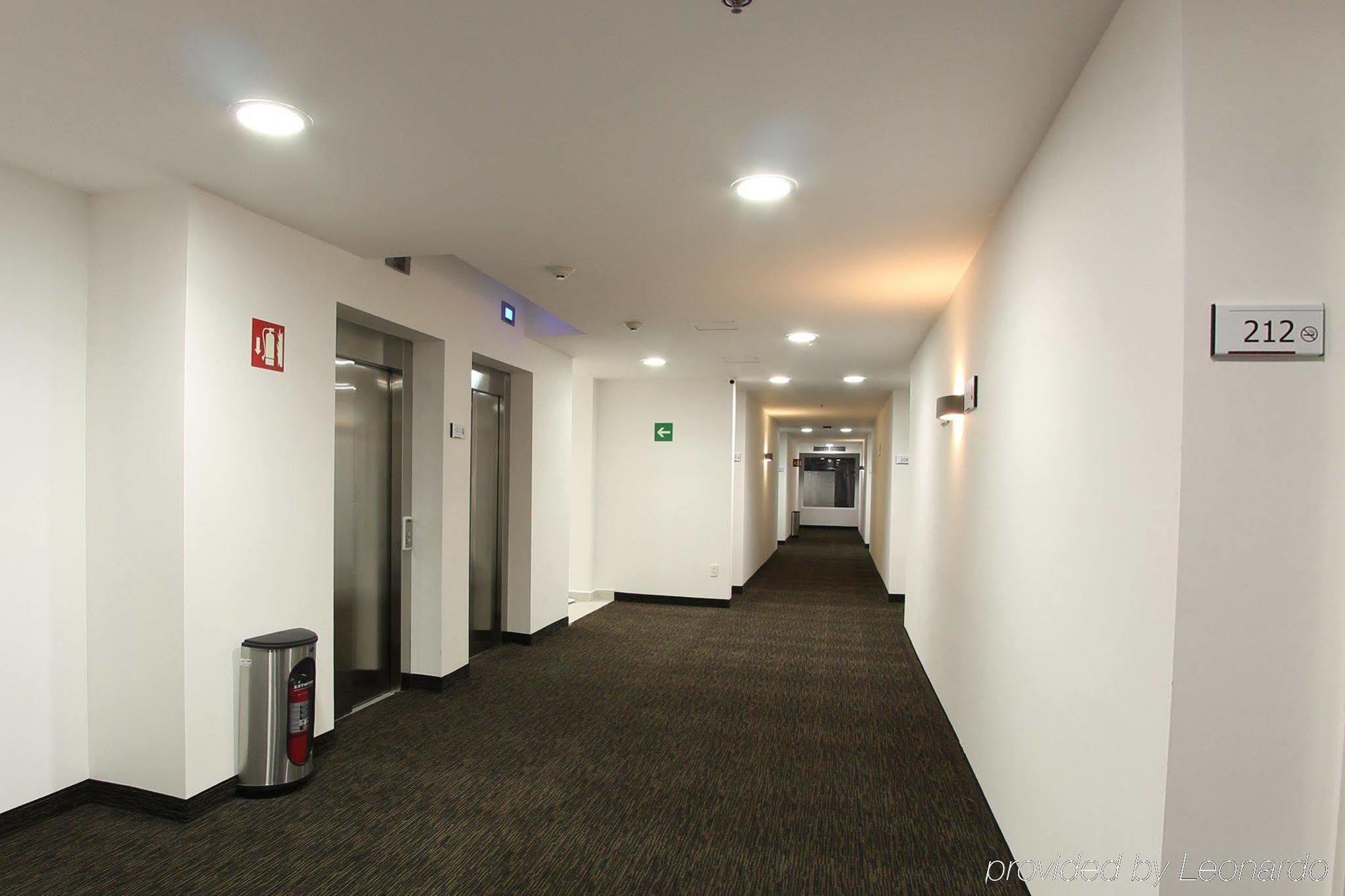 Отель One Queretaro Centro Sur Интерьер фото