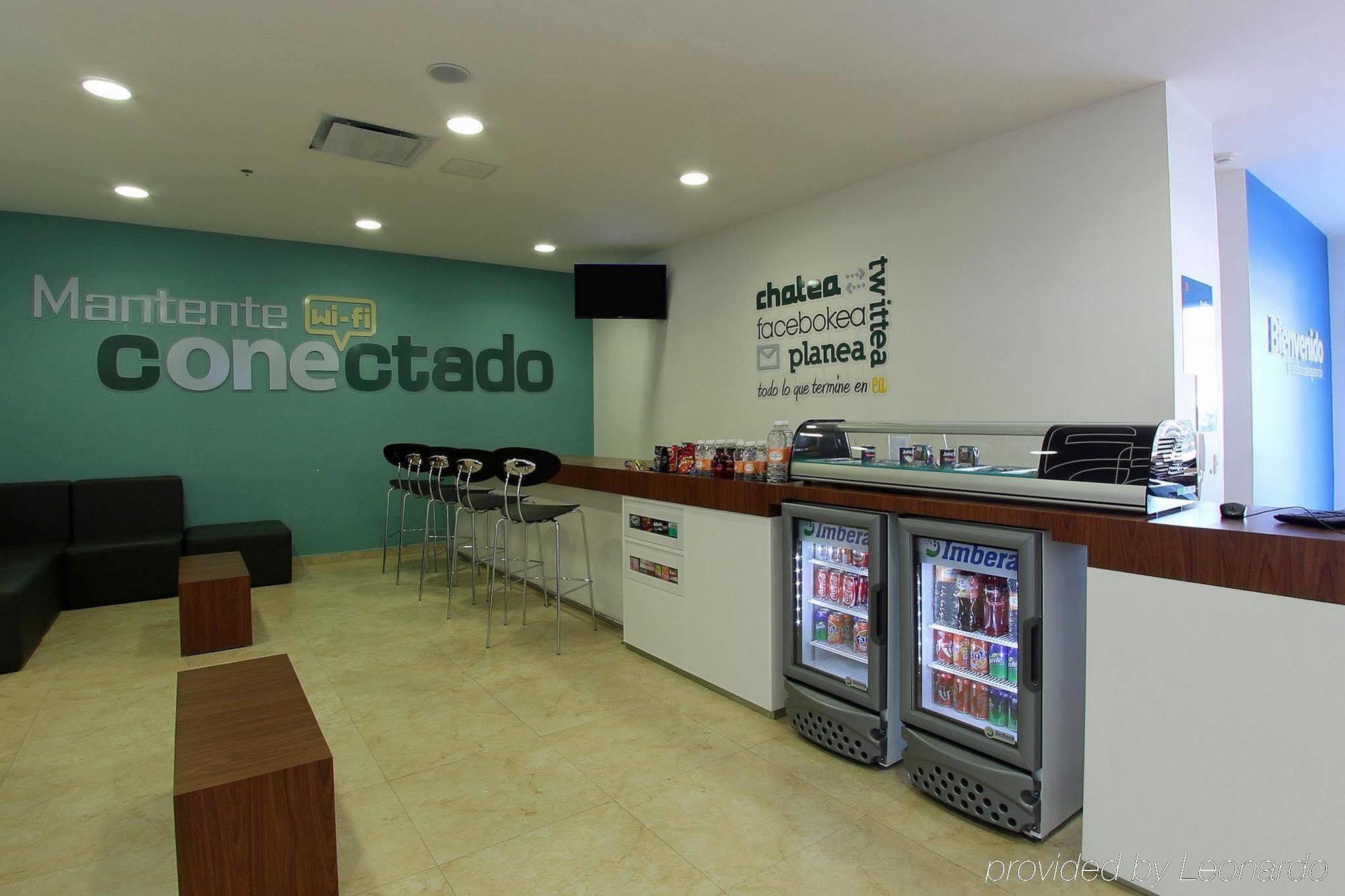 Отель One Queretaro Centro Sur Интерьер фото