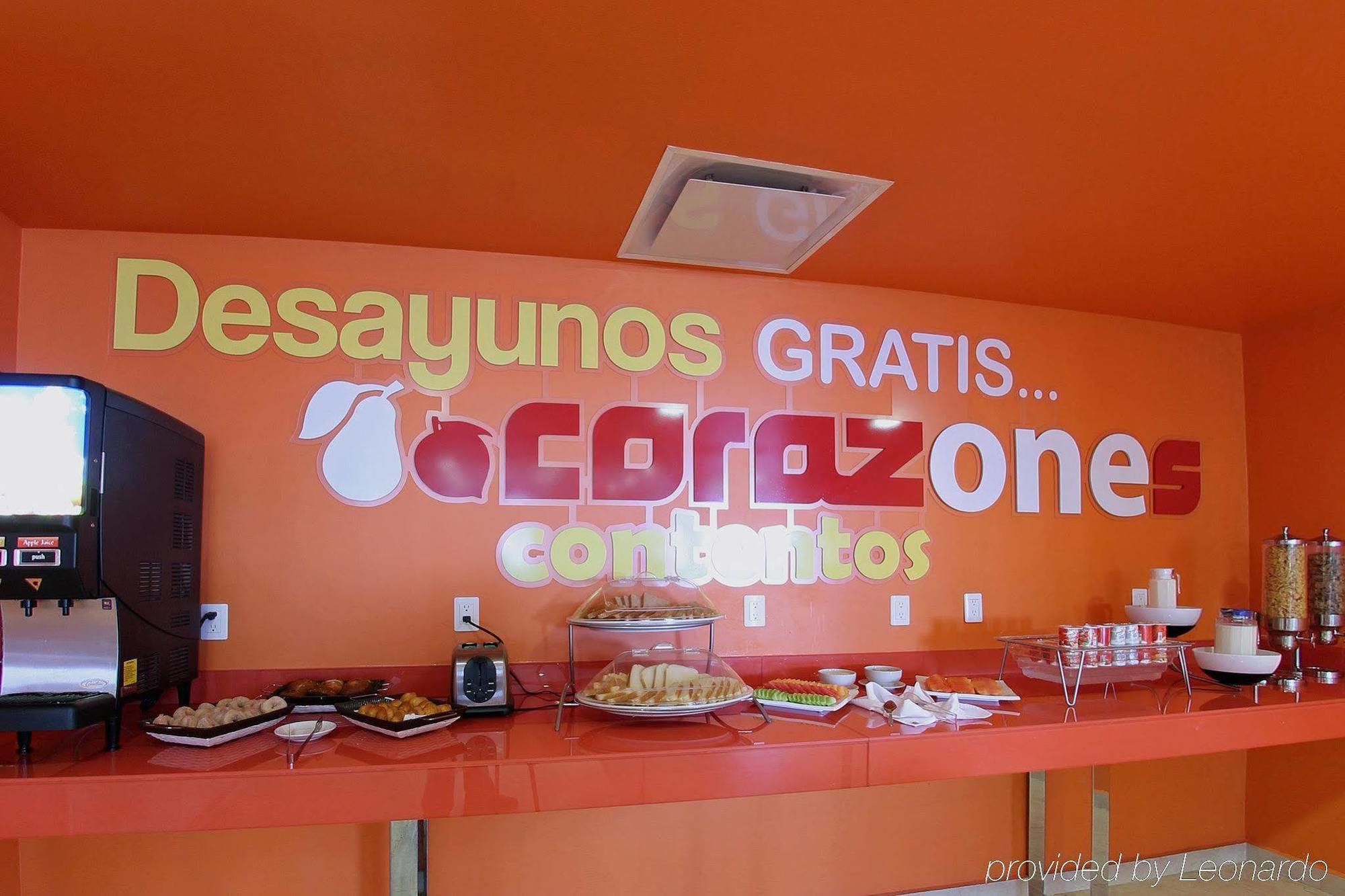 Отель One Queretaro Centro Sur Ресторан фото